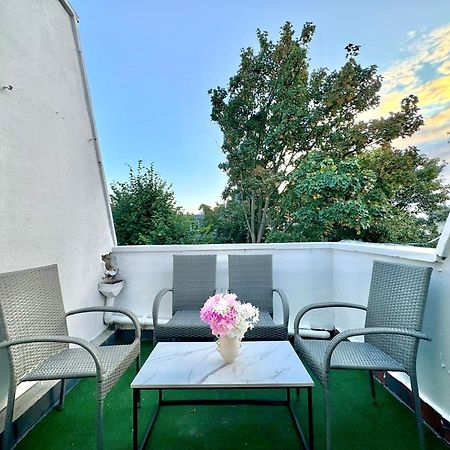 Newly Renovated Kensington 2 Bedroom Apartment With Balcony Near Harrods Sleeps 6, 2 Min Walk From Station London Kültér fotó