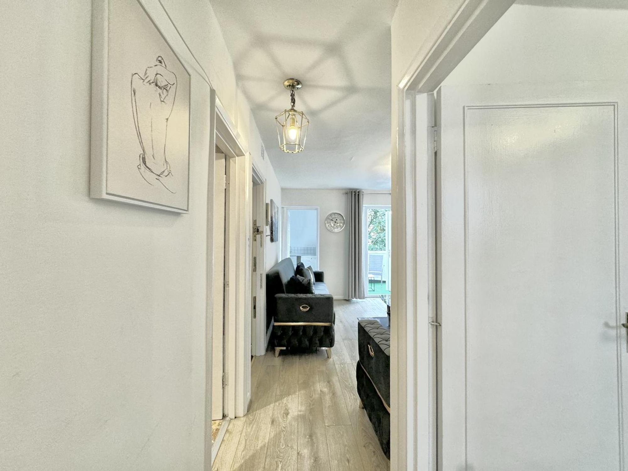 Newly Renovated Kensington 2 Bedroom Apartment With Balcony Near Harrods Sleeps 6, 2 Min Walk From Station London Kültér fotó