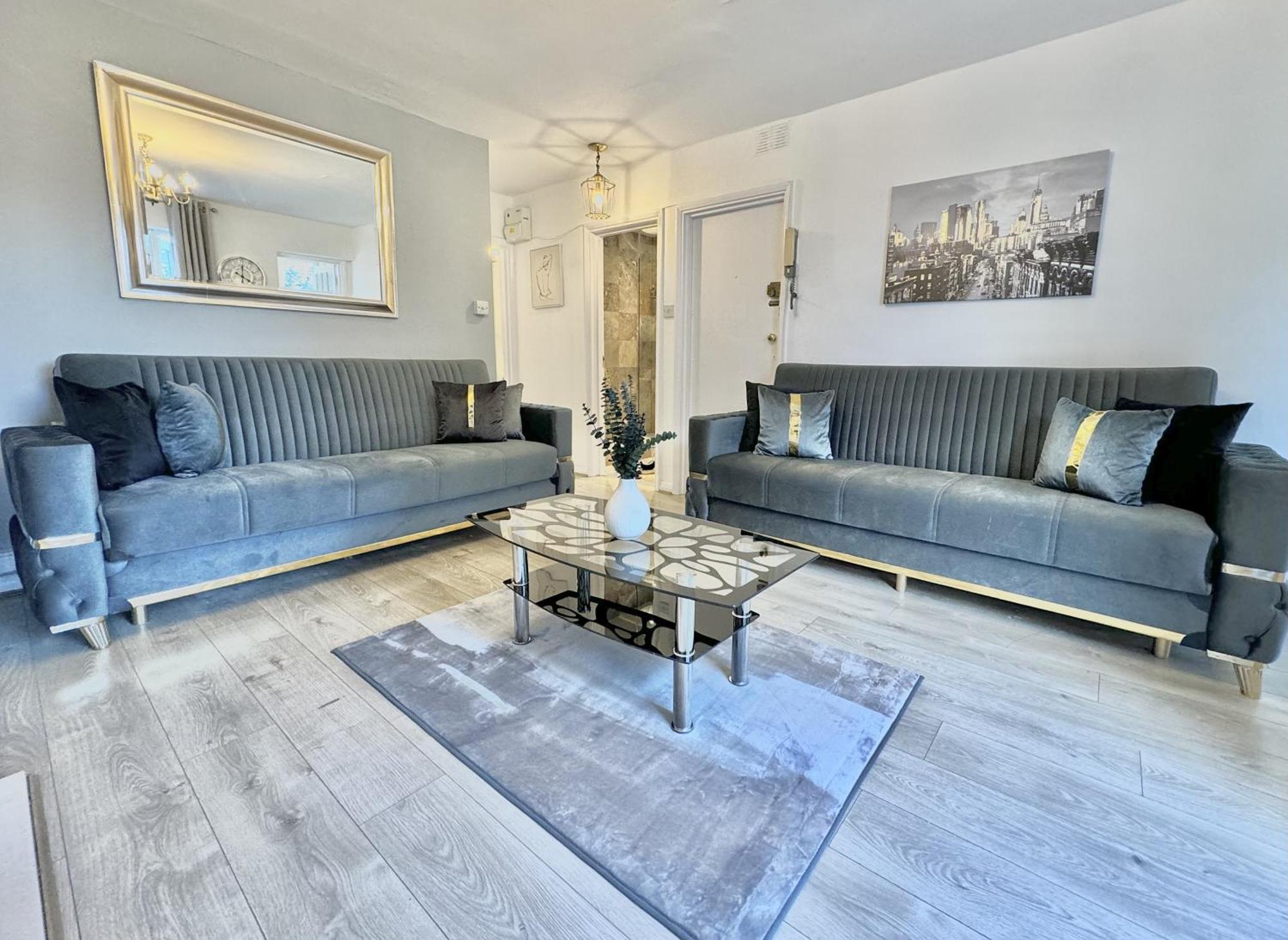 Newly Renovated Kensington 2 Bedroom Apartment With Balcony Near Harrods Sleeps 6, 2 Min Walk From Station London Kültér fotó