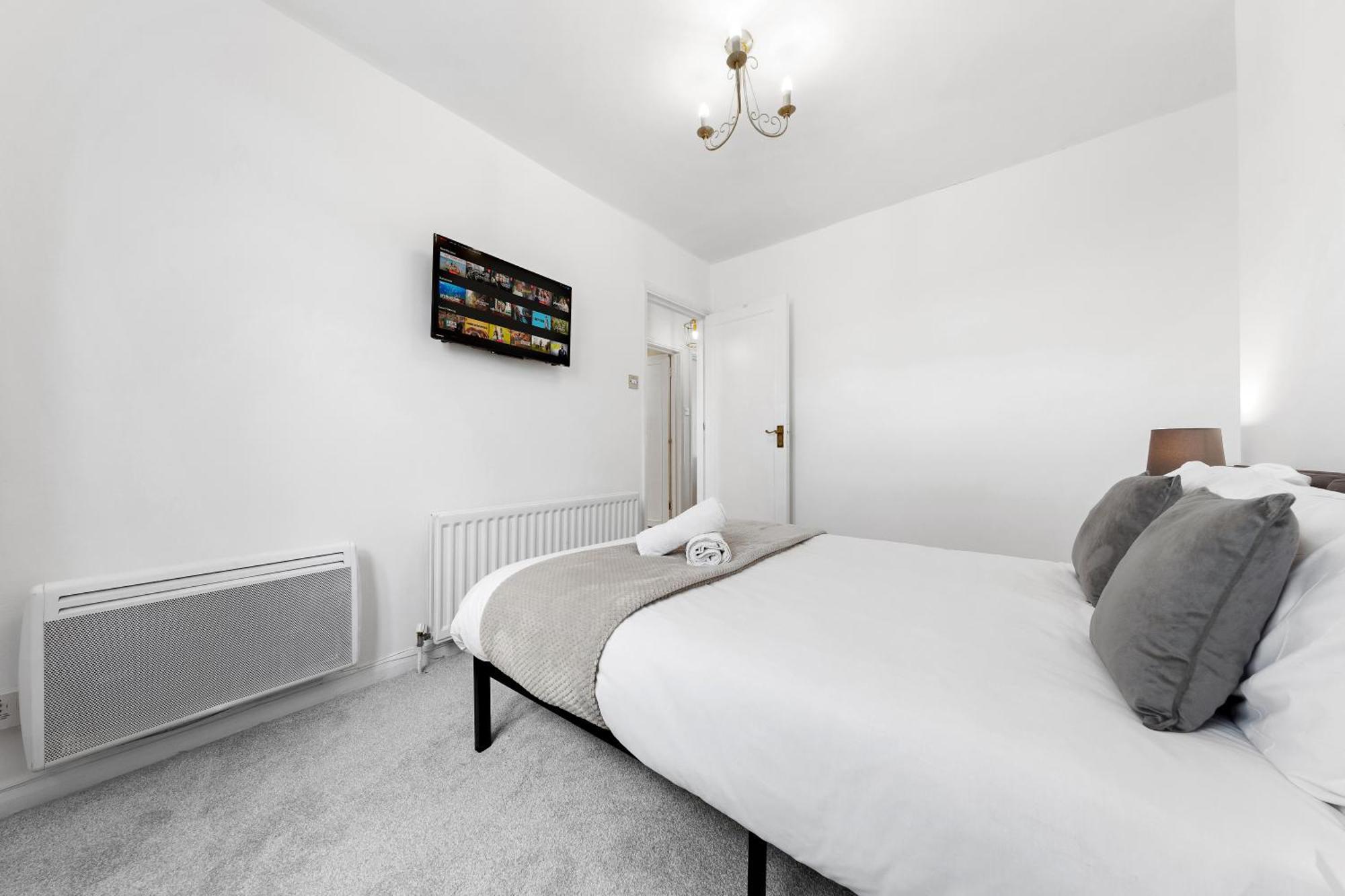 Newly Renovated Kensington 2 Bedroom Apartment With Balcony Near Harrods Sleeps 6, 2 Min Walk From Station London Kültér fotó