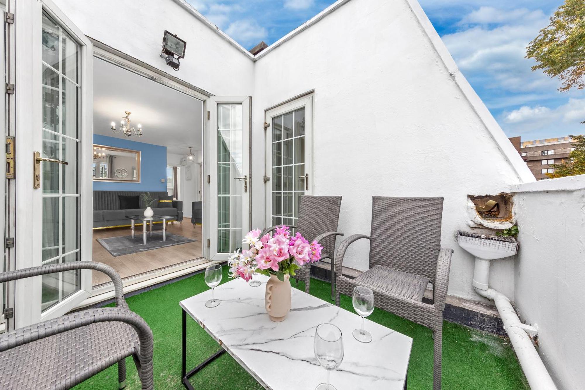 Newly Renovated Kensington 2 Bedroom Apartment With Balcony Near Harrods Sleeps 6, 2 Min Walk From Station London Kültér fotó