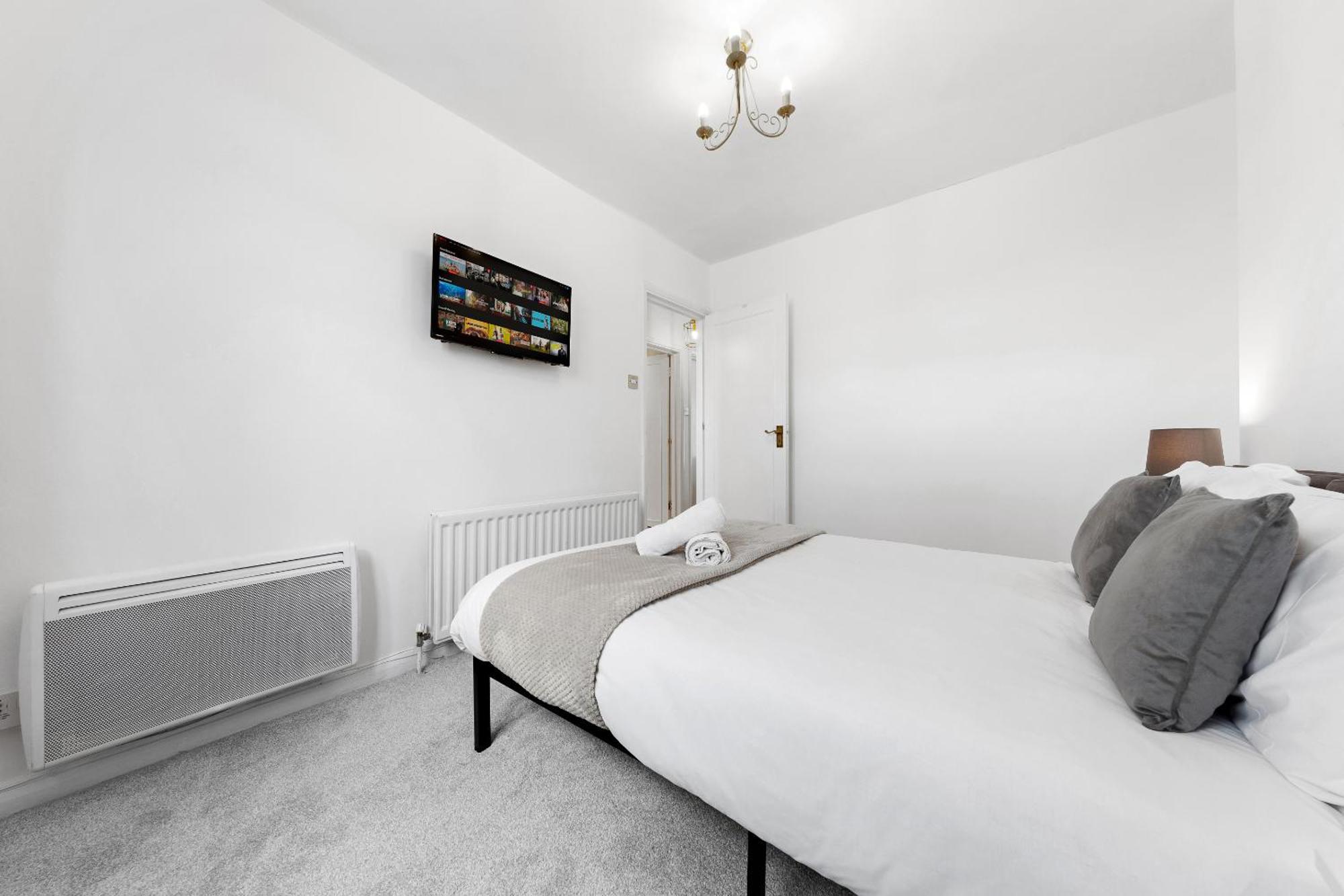Newly Renovated Kensington 2 Bedroom Apartment With Balcony Near Harrods Sleeps 6, 2 Min Walk From Station London Kültér fotó