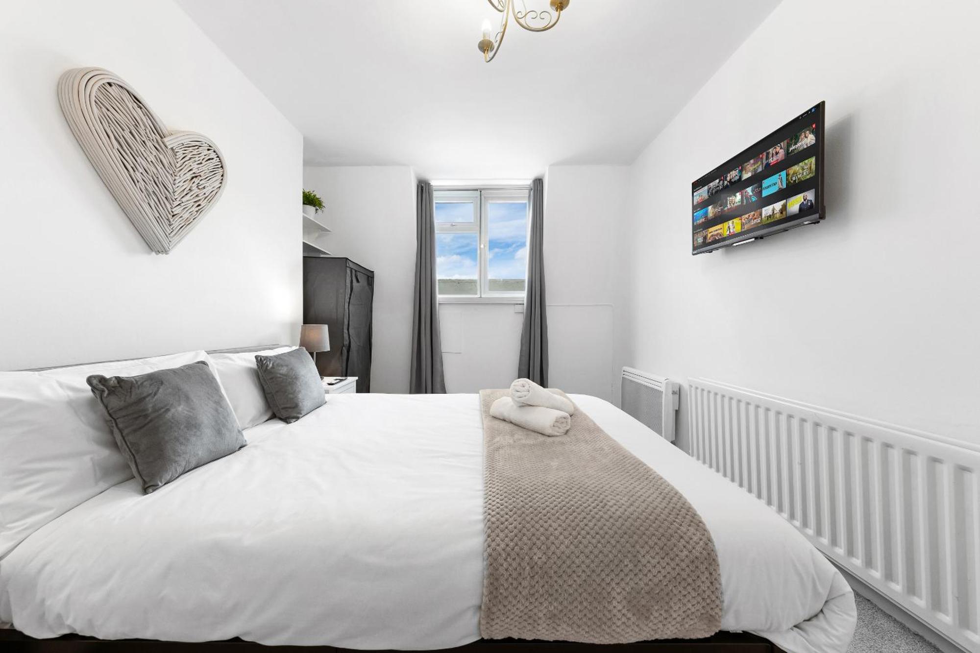Newly Renovated Kensington 2 Bedroom Apartment With Balcony Near Harrods Sleeps 6, 2 Min Walk From Station London Kültér fotó