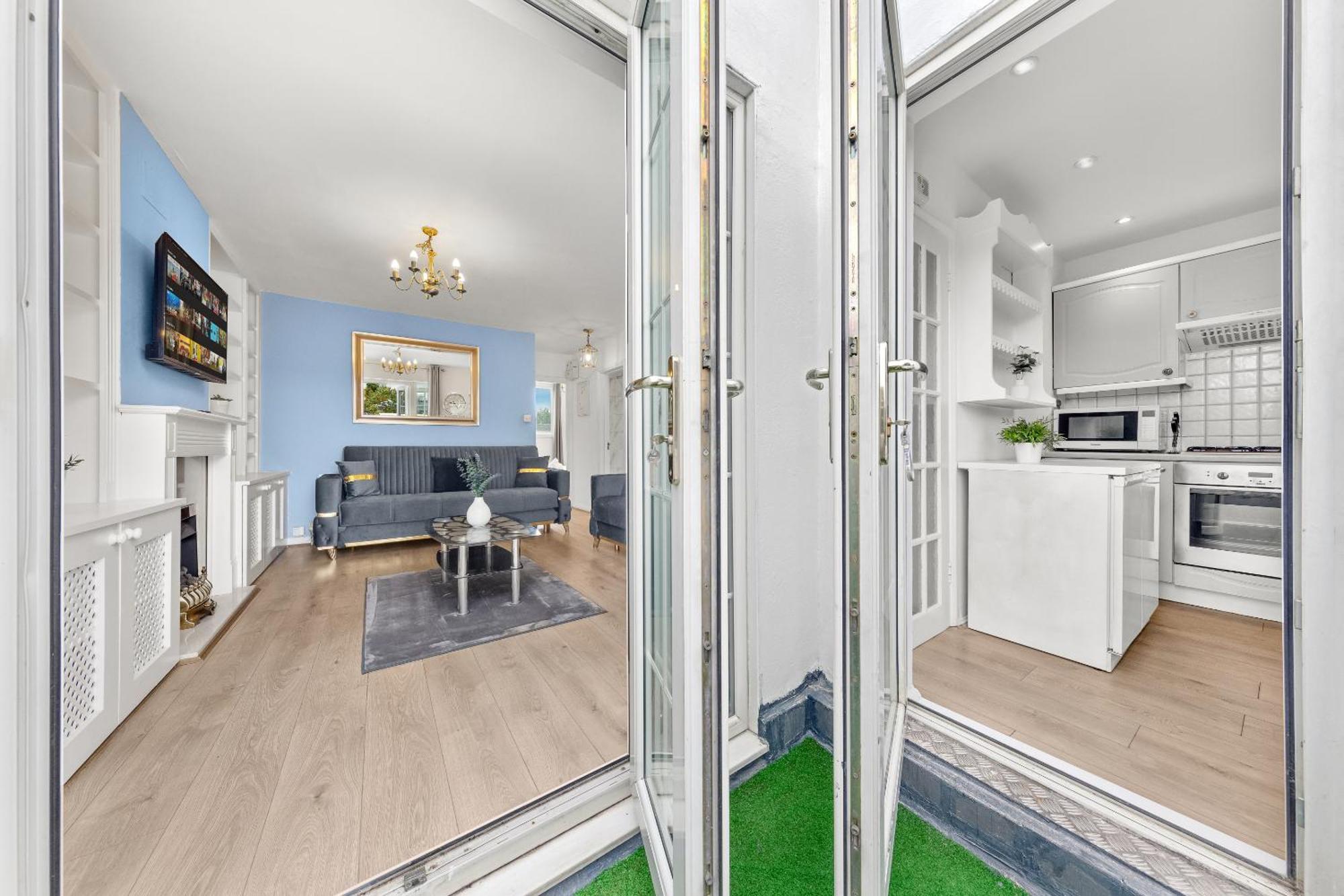 Newly Renovated Kensington 2 Bedroom Apartment With Balcony Near Harrods Sleeps 6, 2 Min Walk From Station London Kültér fotó